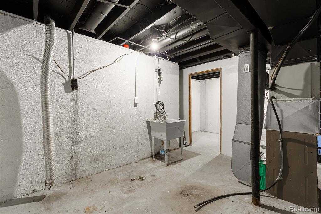 3104 Woods Circle, Detroit, MI 48207 — Photo 49