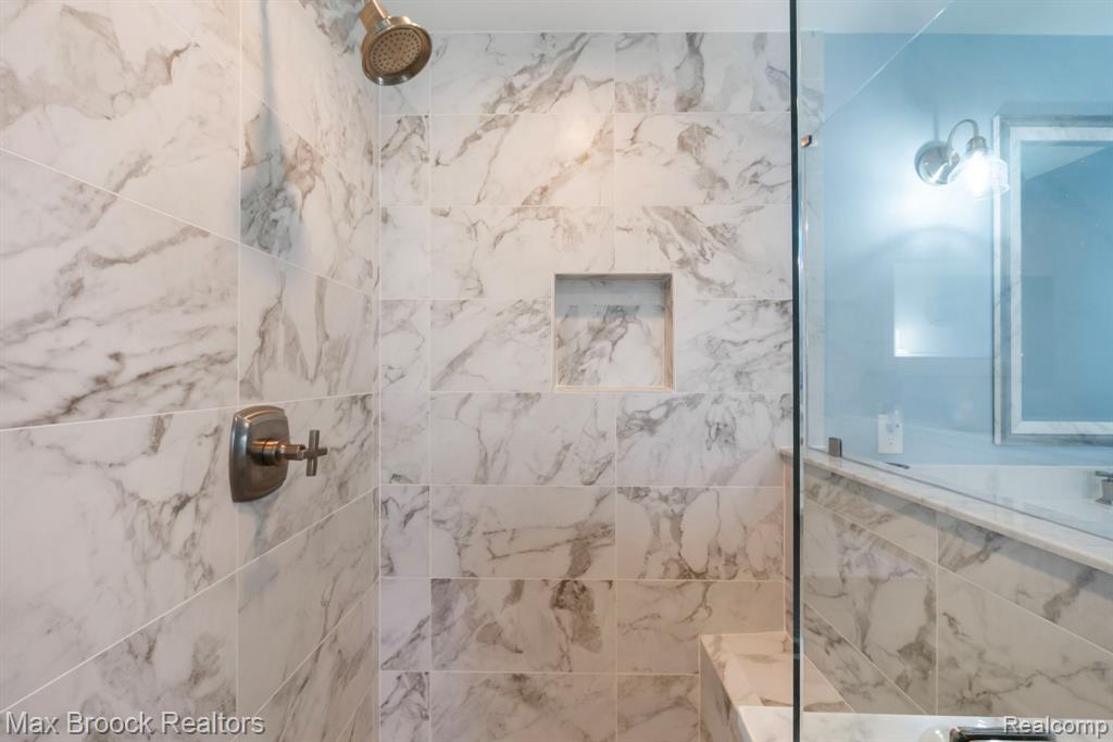 3828 PINE LAKE KNOLL Drive, West Bloomfield, MI 48324 — Photo 39
