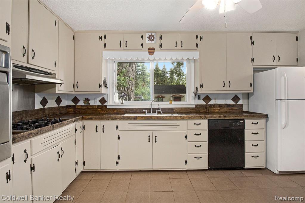 61722 FAIRLAND Drive, South Lyon, MI 48178 — Photo 13