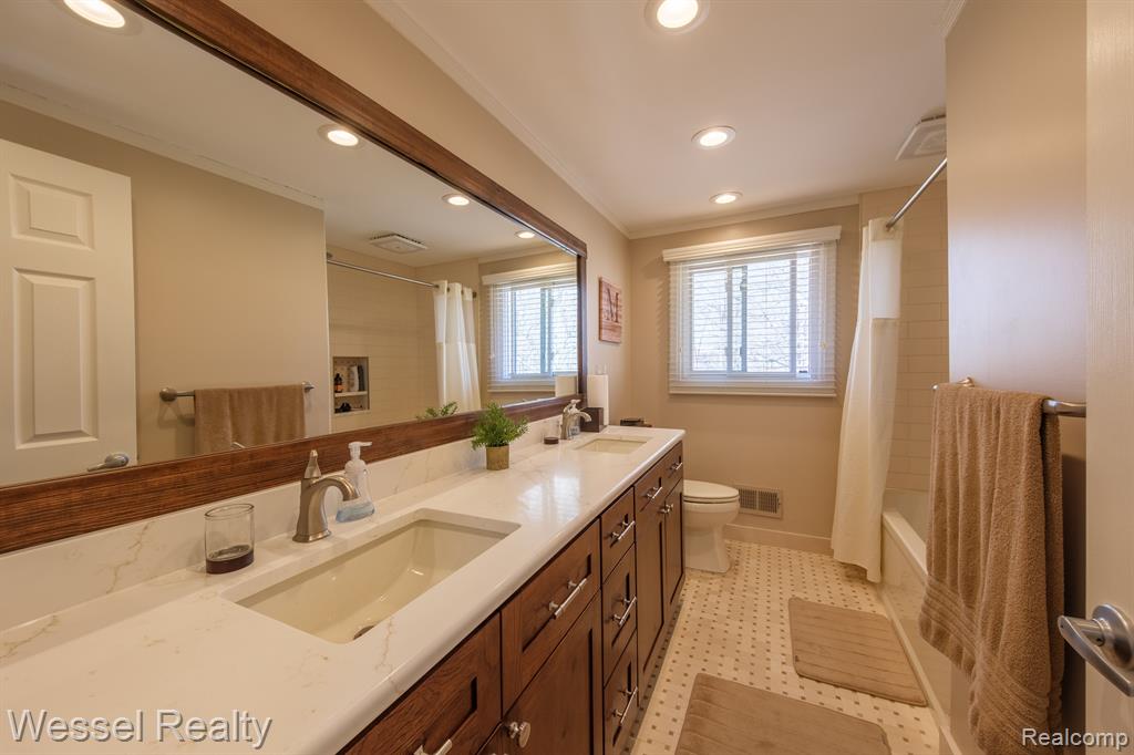 47829 BEN FRANKLIN Drive, Shelby Twp, MI 48315 — Photo 31