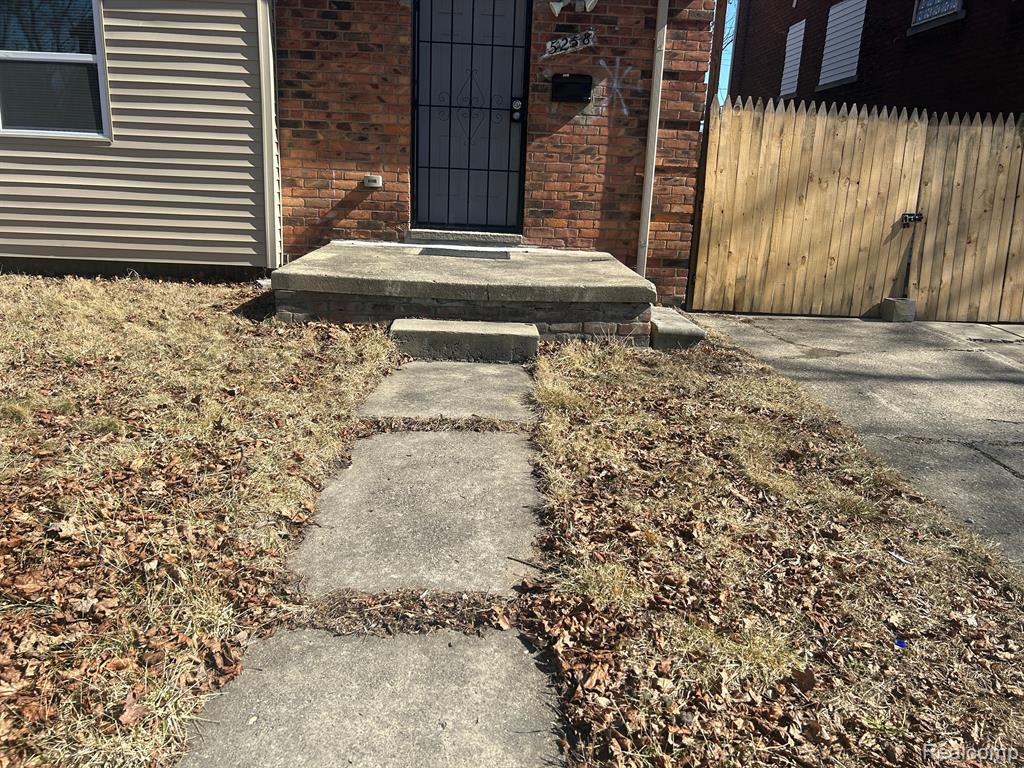 5258 NEWPORT Street, Detroit, MI 48213 — Photo 3