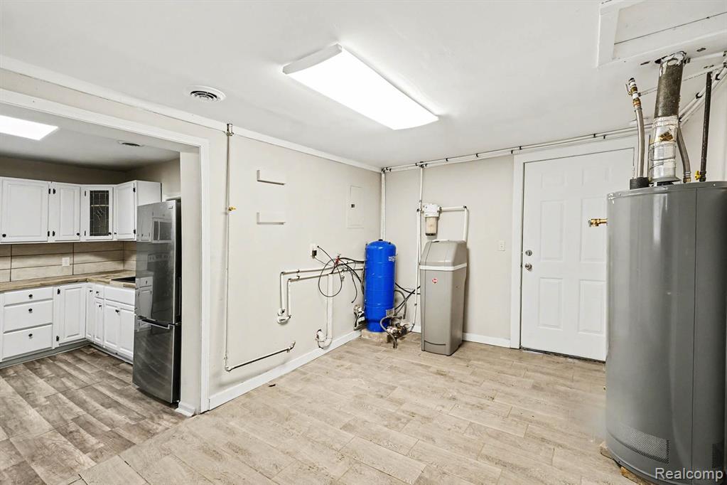 4267 Torrey Road, Flint, MI 48507 — Photo 14