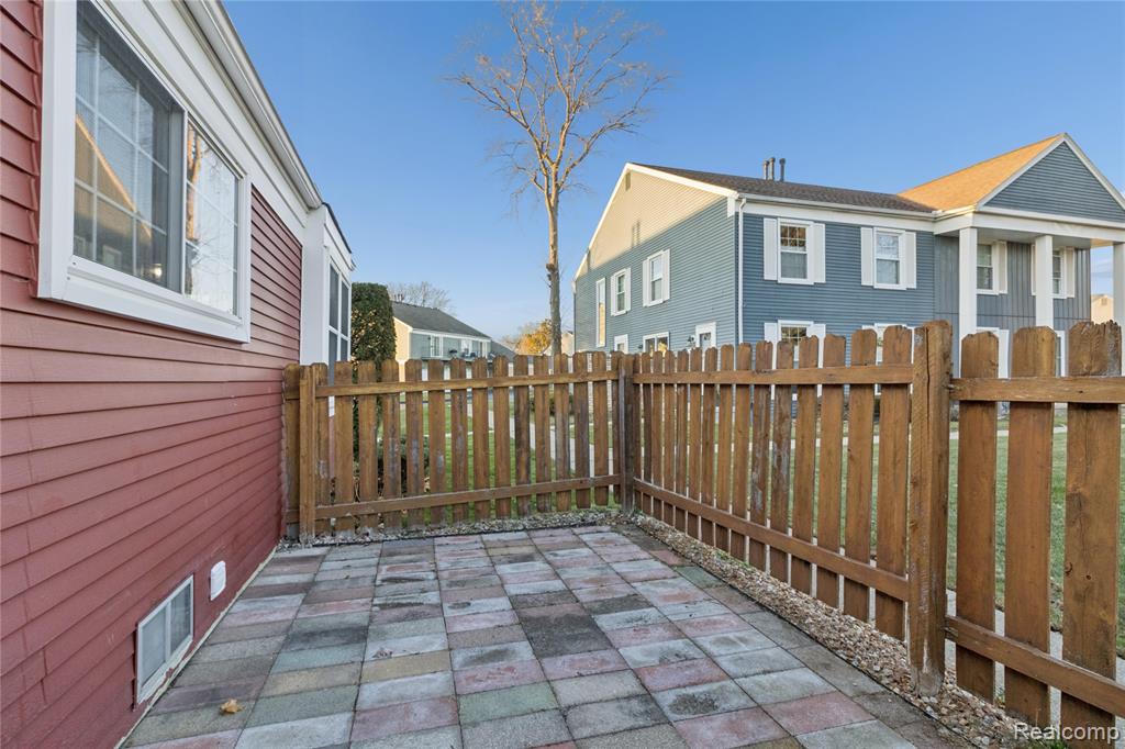 23643 N Rockledge, Novi, MI — Photo 28