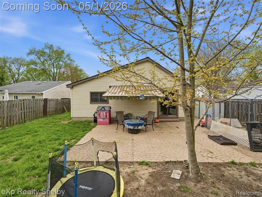 21660 Roosevelt Avenue, Farmington, MI 48336 — Photo 22