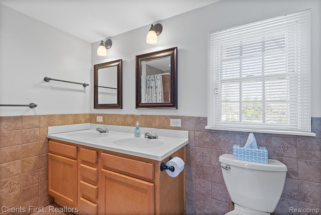 9350 BYROMAR Lane, Grosse Ile, MI 48138 — Photo 22