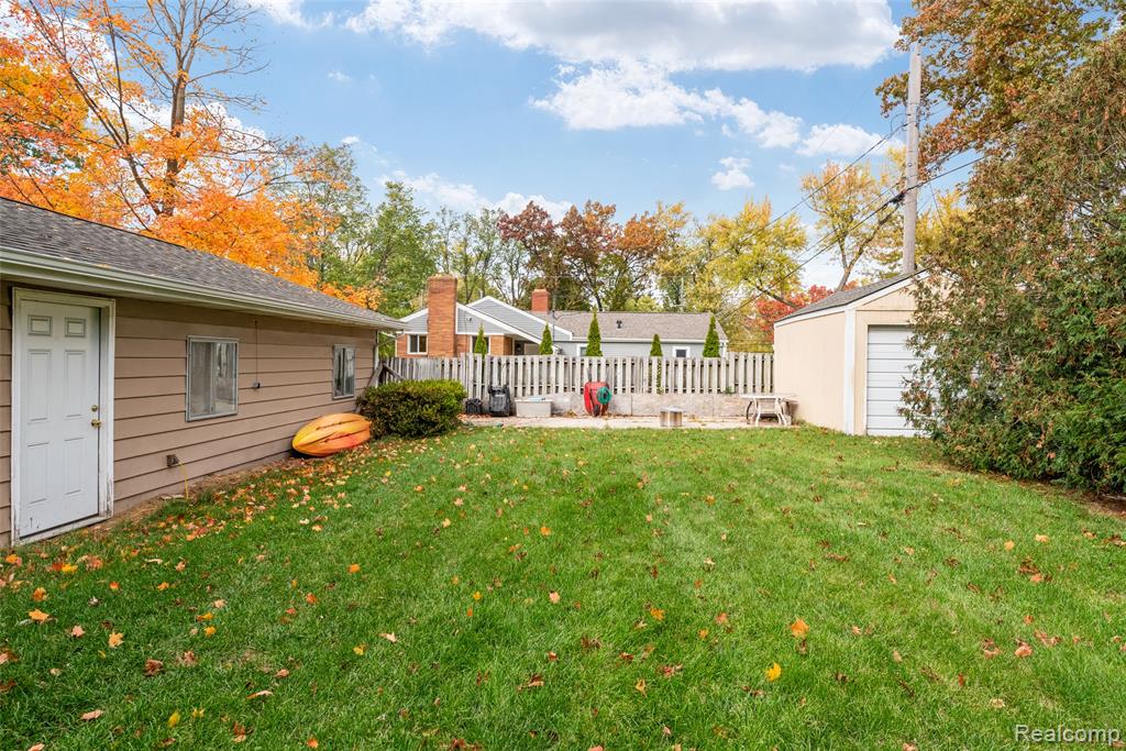 4245 Bunker Avenue, West Bloomfield, MI 48323 — Photo 27
