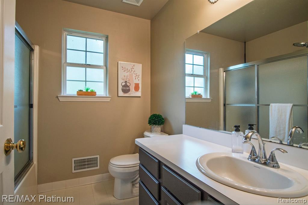 8313 Mill Pointe Court, Goodrich Vlg, MI — Photo 22