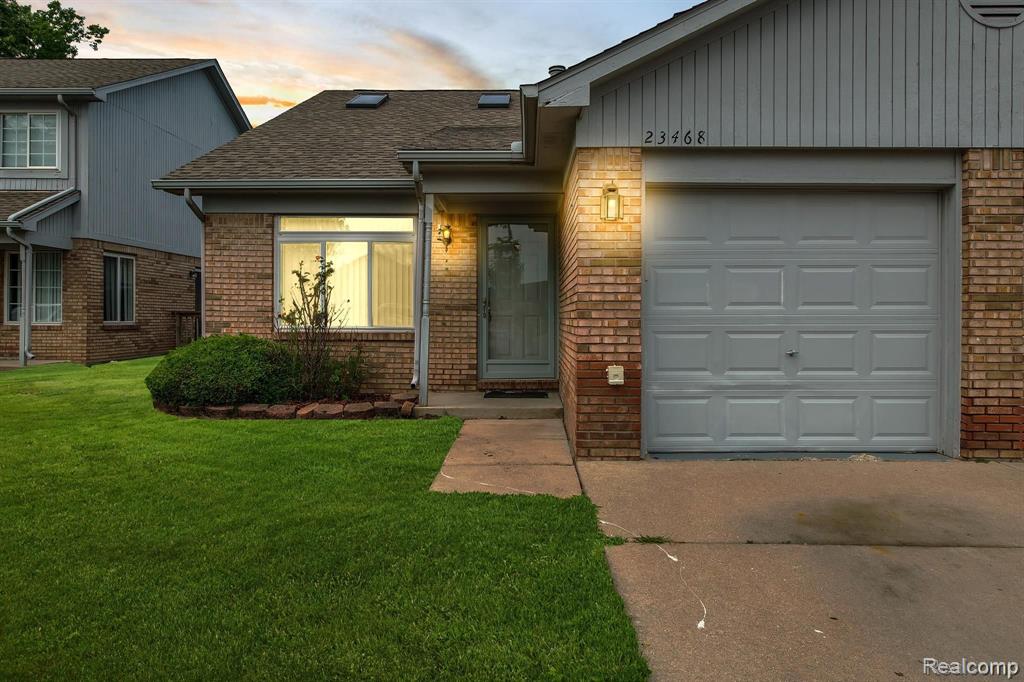 23468 STOFLET Lane, Trenton, MI 48183 — Photo 2