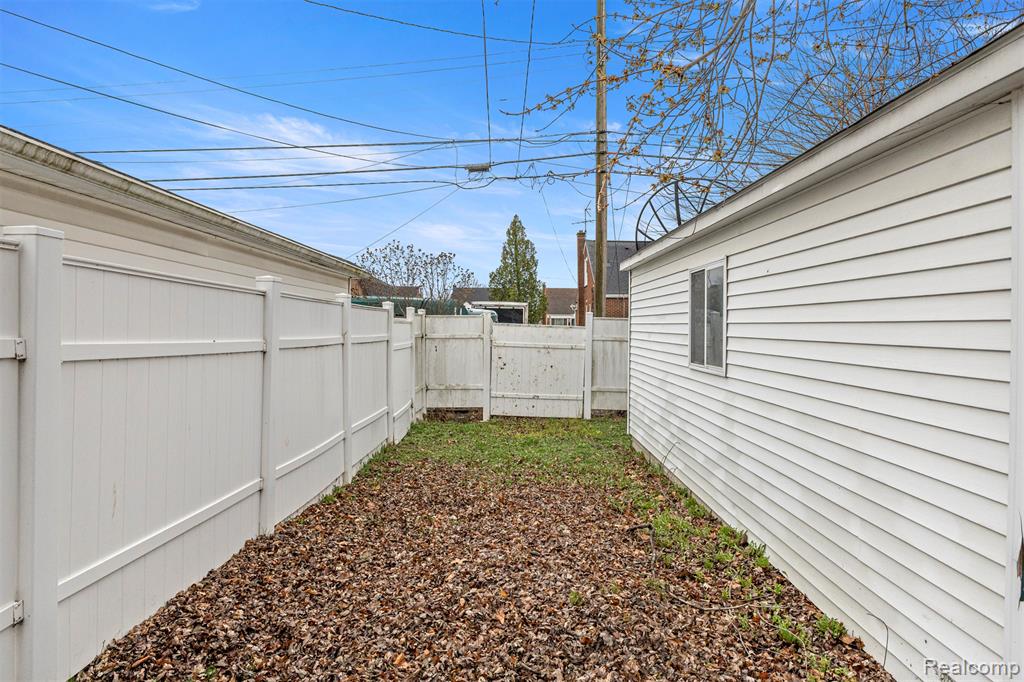 939 Stewart Avenue, Lincoln Park, MI 48146 — Photo 32