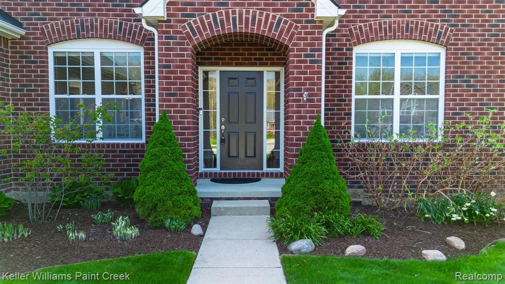 894 Wynstone Circle N, Oakland, MI — Photo 3