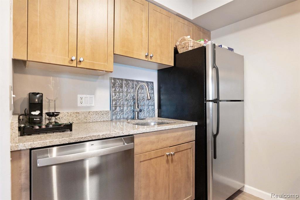 2798 Davison Avenue, Auburn Hills, MI 48326 — Photo 10