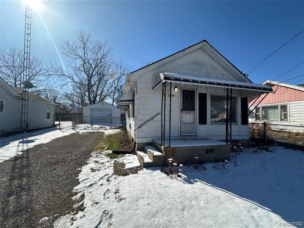 1119 W Bergin Avenue, Flint, MI 48507 — front exterior