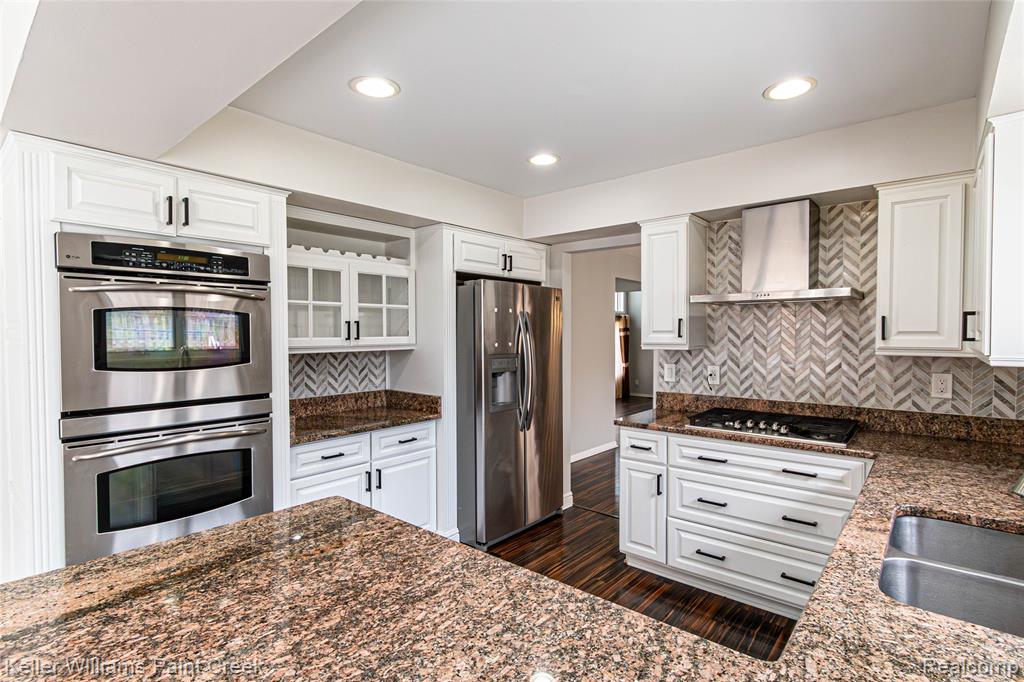 5700 Point Of The Woods Drive, West Bloomfield, MI 48324 — Photo 32