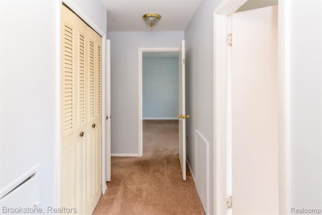 8352 LAKEVIEW Drive, Ypsilanti, MI 48198 — Photo 17