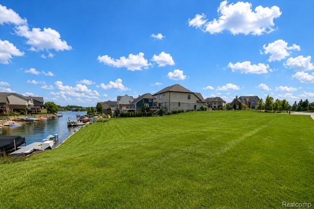 10401 Sandpiper Court, South Lyon, MI 48178 — Photo 2
