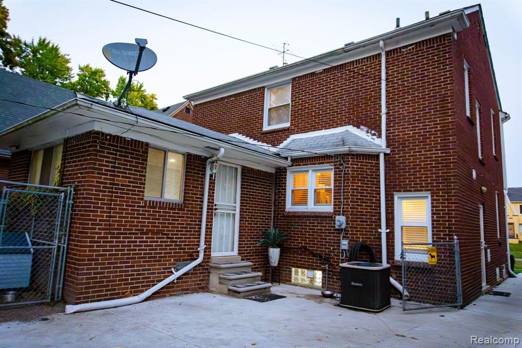16729 Glastonbury Road, Detroit, MI 48219 — Photo 17