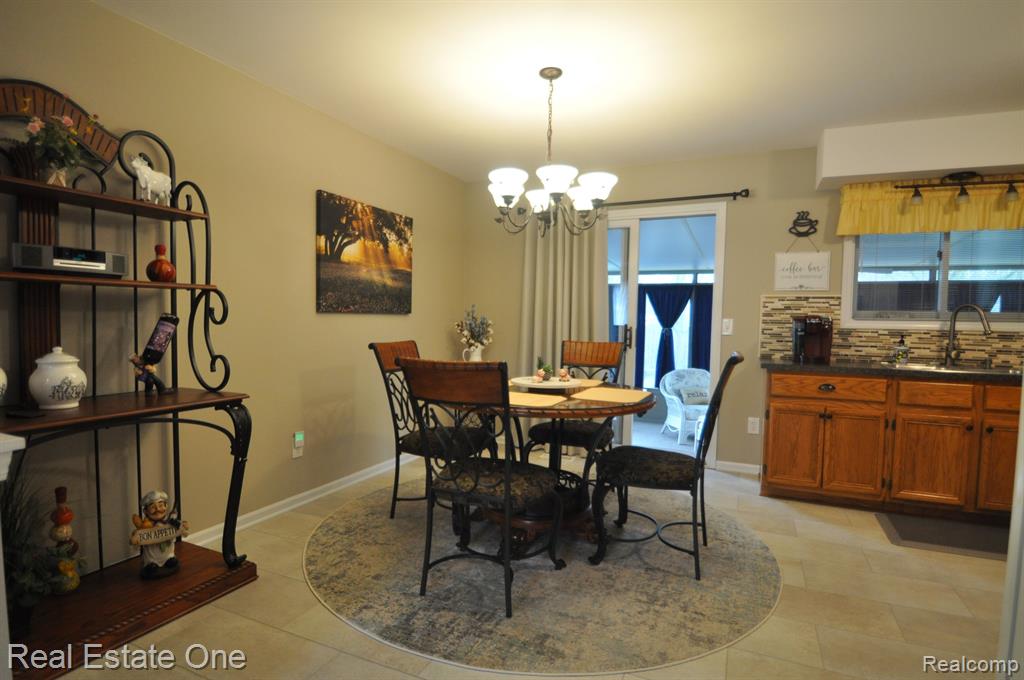 46654 SPRINGHILL Drive, Utica, MI 48317 — Photo 6