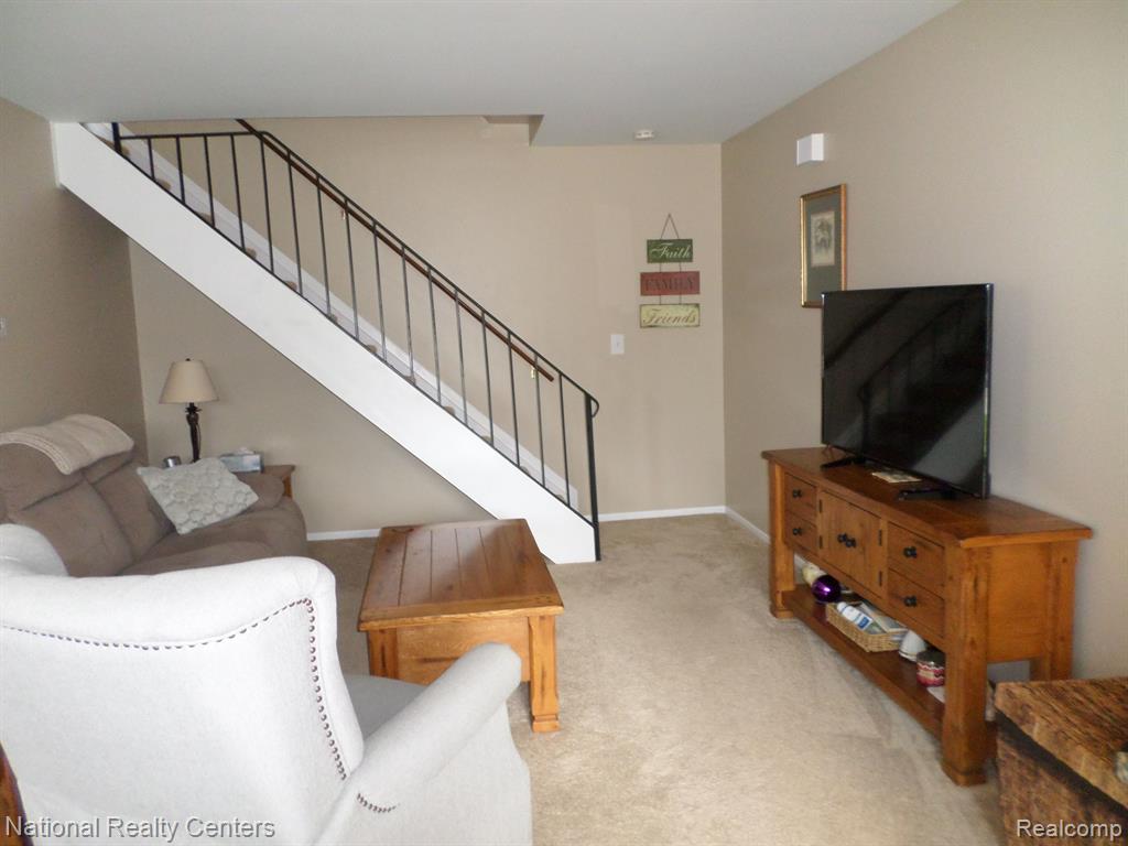 39733 VILLAGE WOOD Lane, Novi, MI — Photo 2