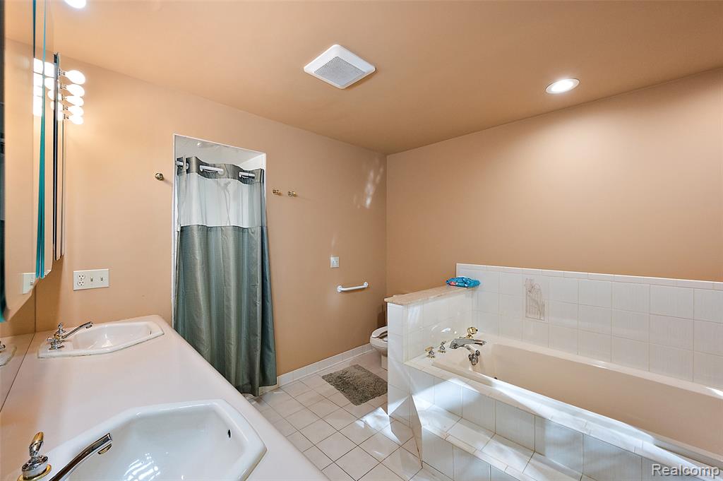 17840 Christine Boulevard N, Clinton Twp, MI 48038 — Photo 57