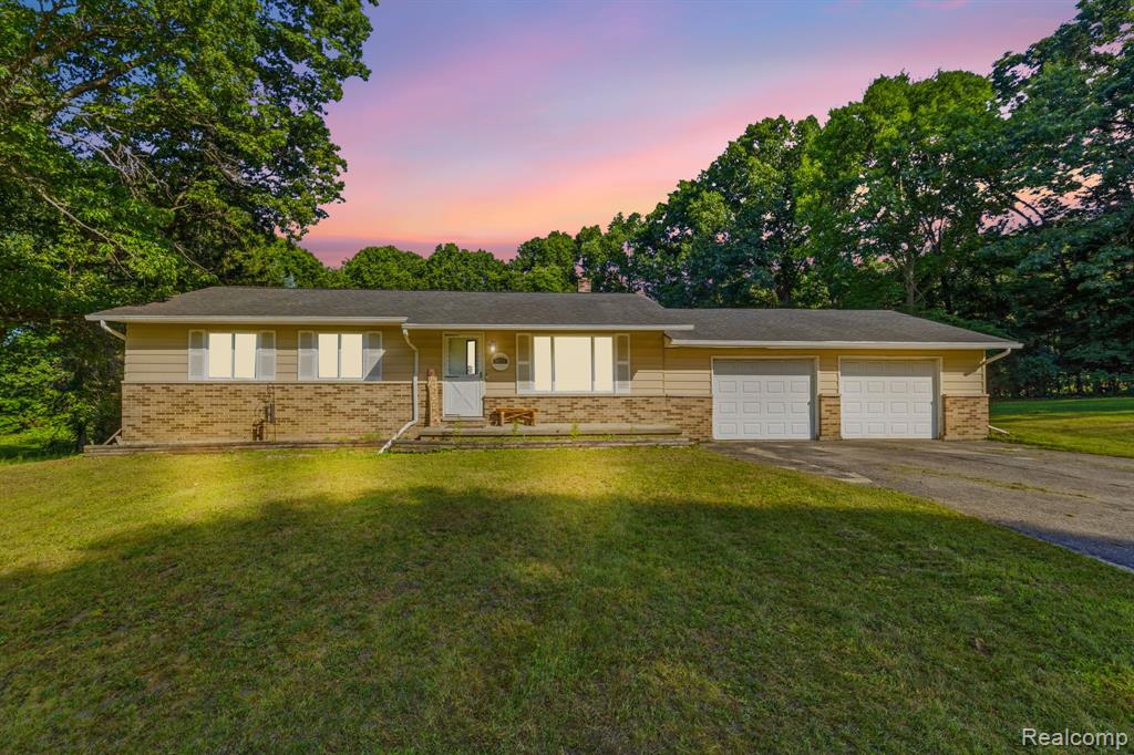 3685 Chesterfield Drive, Lapeer, MI 48446