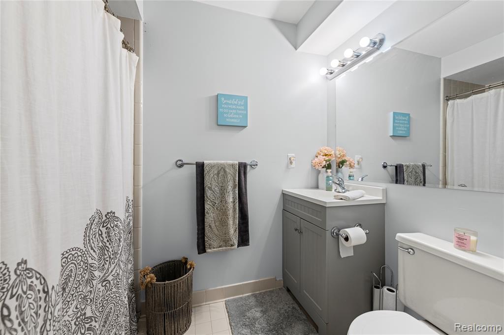806 Country Club Drive, Saint Clair Shores, MI 48082 — Photo 11