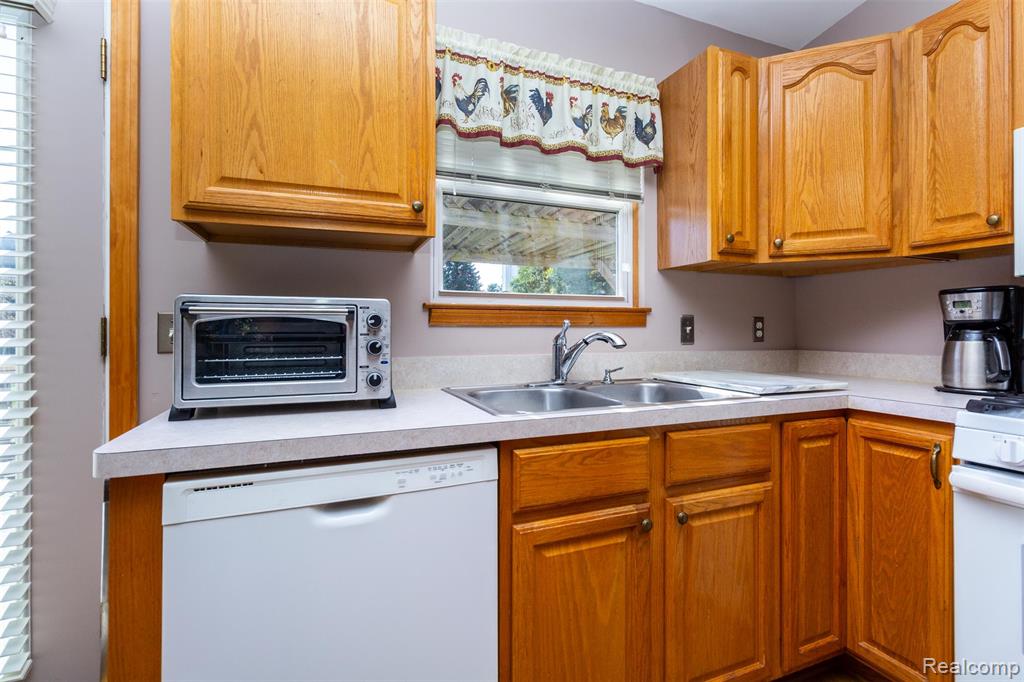 11270 Linda Kay, Goodrich Vlg, MI — Photo 15