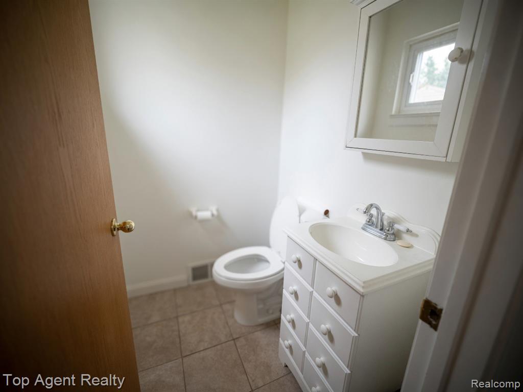 4436 Buckingham Drive, Warren, MI 48092 — Photo 13