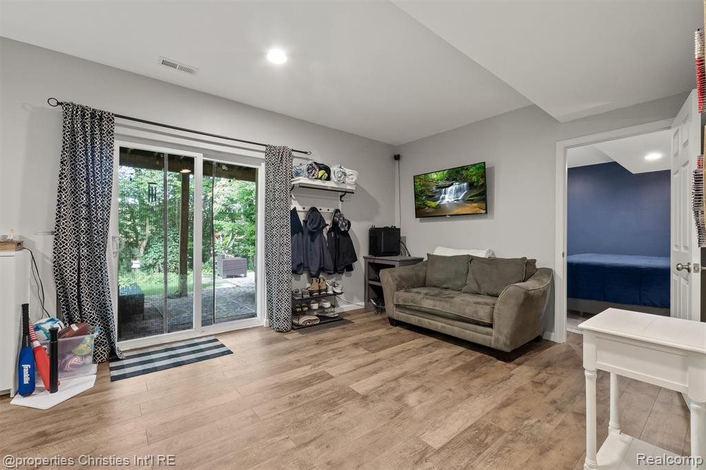 27087 Victoria Road, Novi, MI — Photo 27