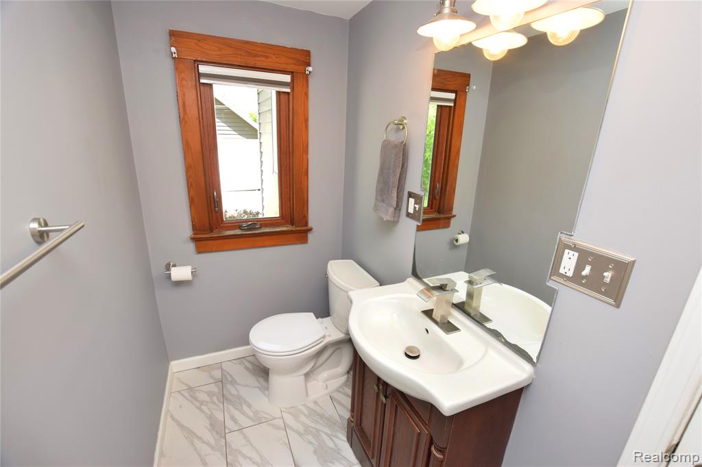 404 N Adelaide Street, Fenton, MI 48430 — Photo 10