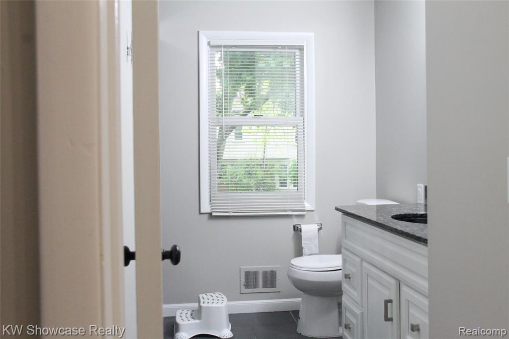5226 Green Road, West Bloomfield, MI 48323 — Photo 23
