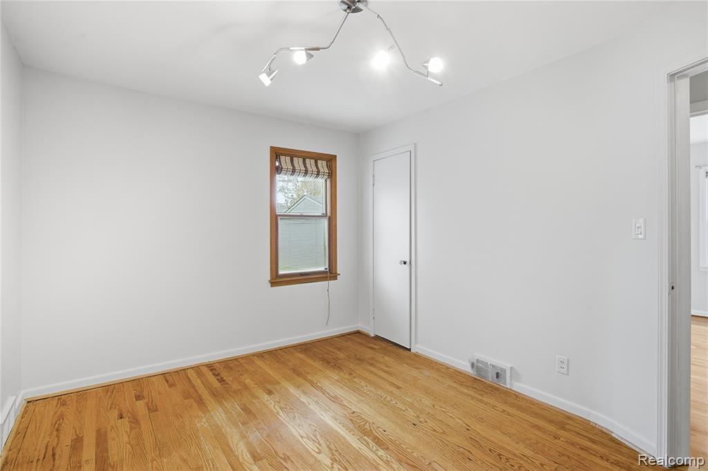 10404 Hart Avenue, Huntington Woods, MI — Photo 36