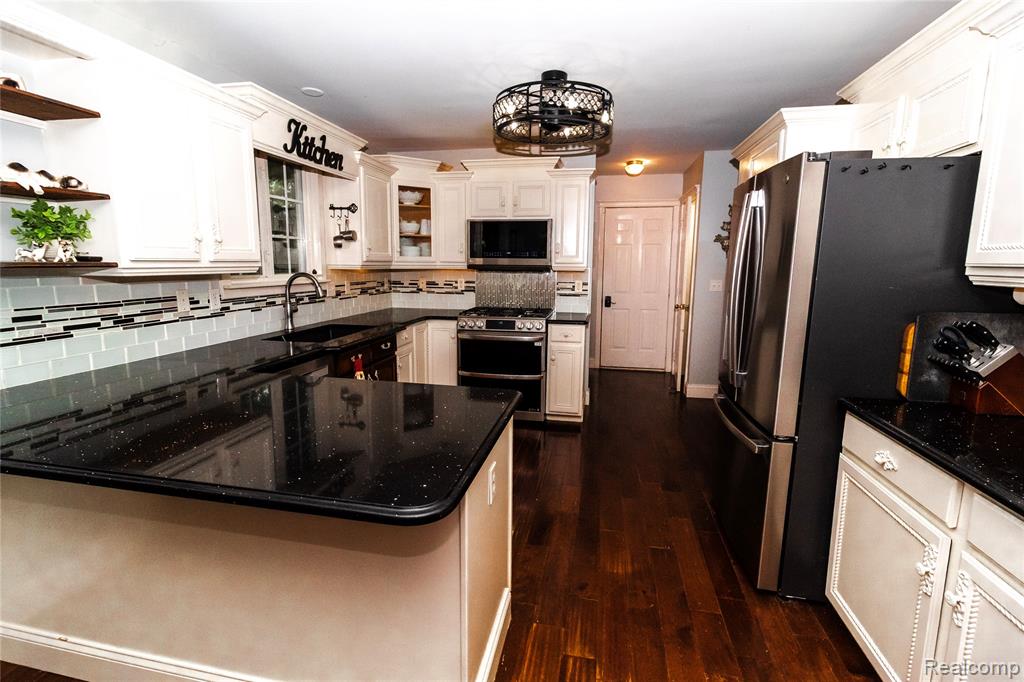 8314 Mill Pointe Court, Goodrich Vlg, MI — Photo 8