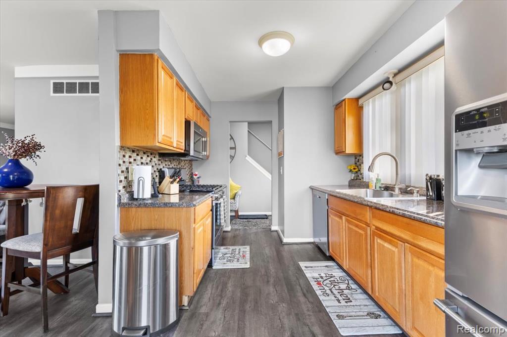 203 Lac Sainte Claire Drive, Saint Clair Shores, MI, 48082