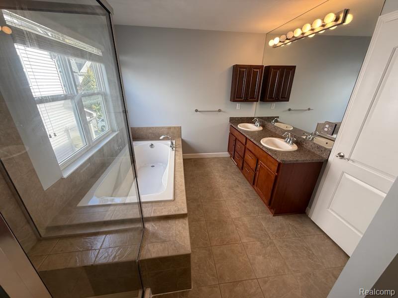 51124 Hallfield Street, Novi, MI — Photo 11