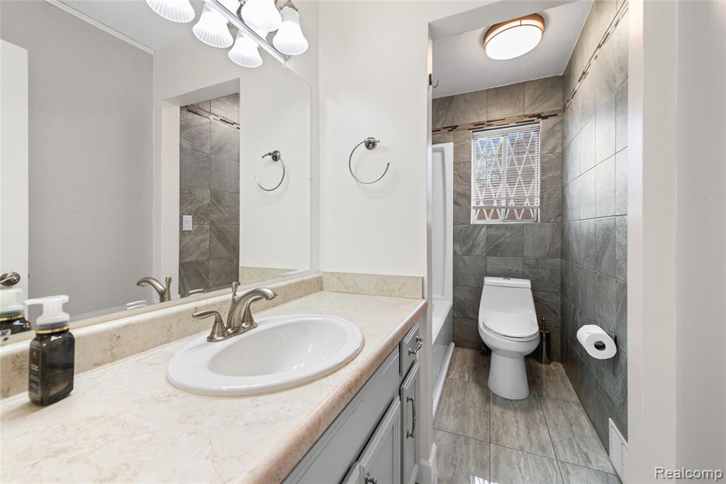 29296 Gloede Drive, Warren, MI 48088 — Photo 10