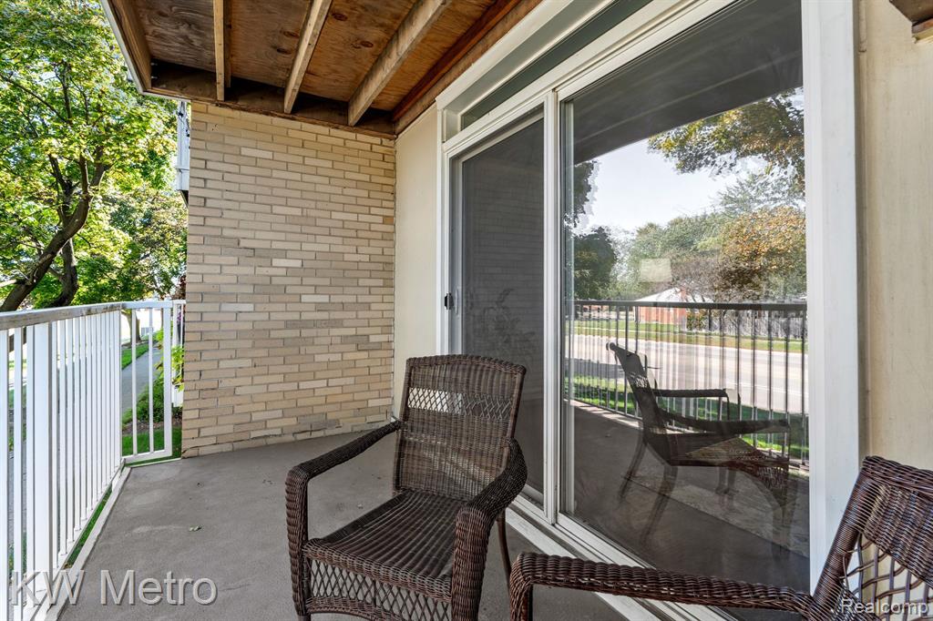 4909 CROOKS Road, E5, Royal Oak, MI 48073 — Photo 14