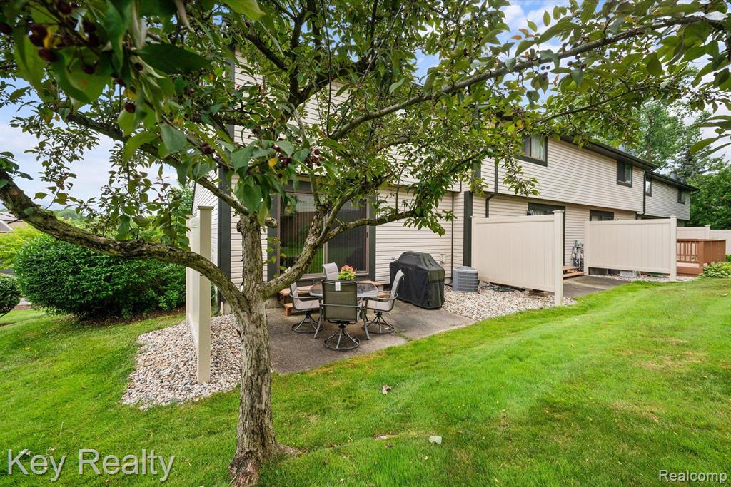 1100 WASHINGTON Circle, Northville, MI 48167 — Photo 3
