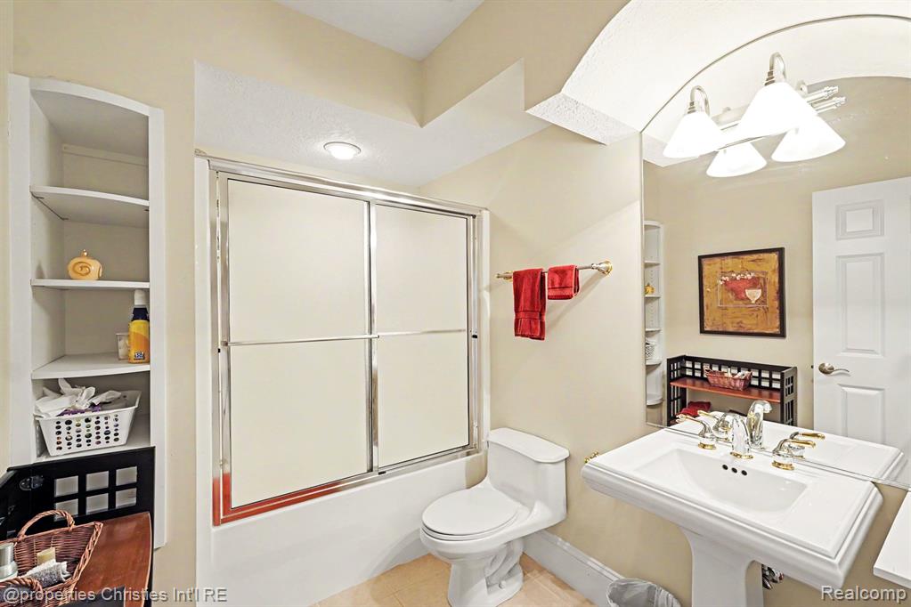 16987 Kings Fairway Lane, Grand Blanc, MI 48439 — Photo 32