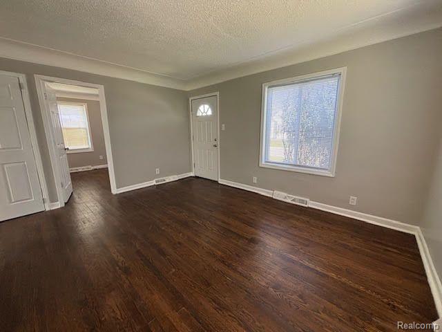 7012 CADILLAC Avenue, Warren, MI 48091 — Photo 2