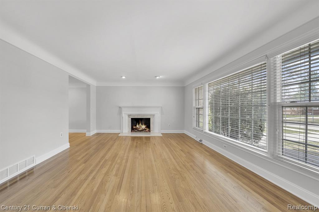 430 S WILLIAMSBURY Road, Bloomfield Hills, MI 48301 — Photo 2