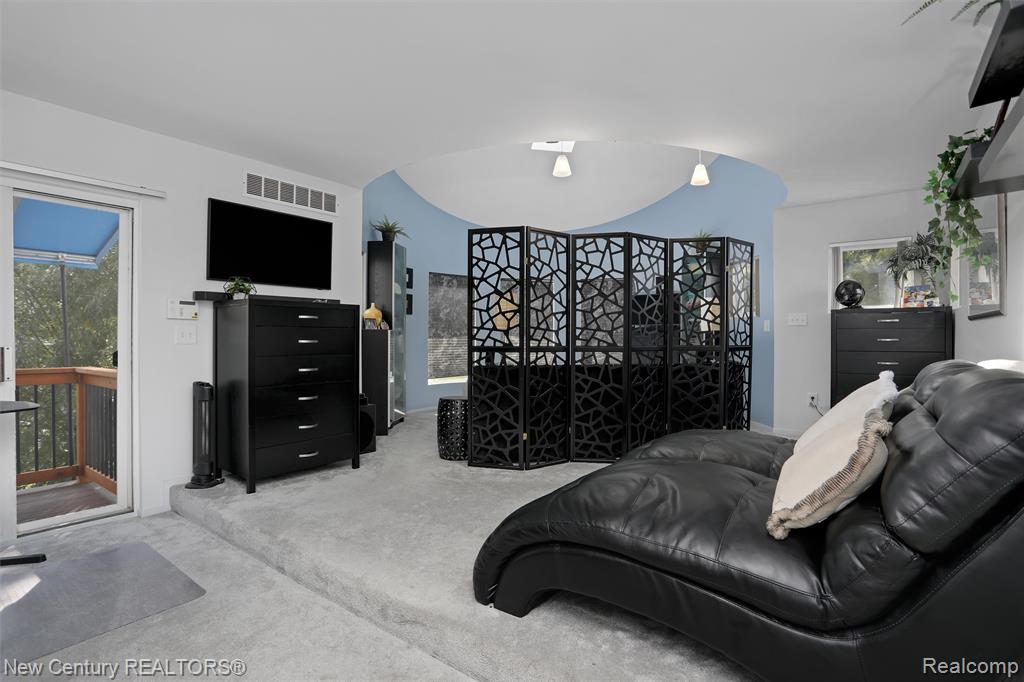 275 Angola Street, Wolverine Lake, MI 48390 — Photo 42