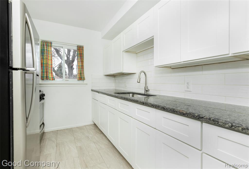 20747 Caledonia Avenue, Hazel Park, MI 48030 — Photo 8