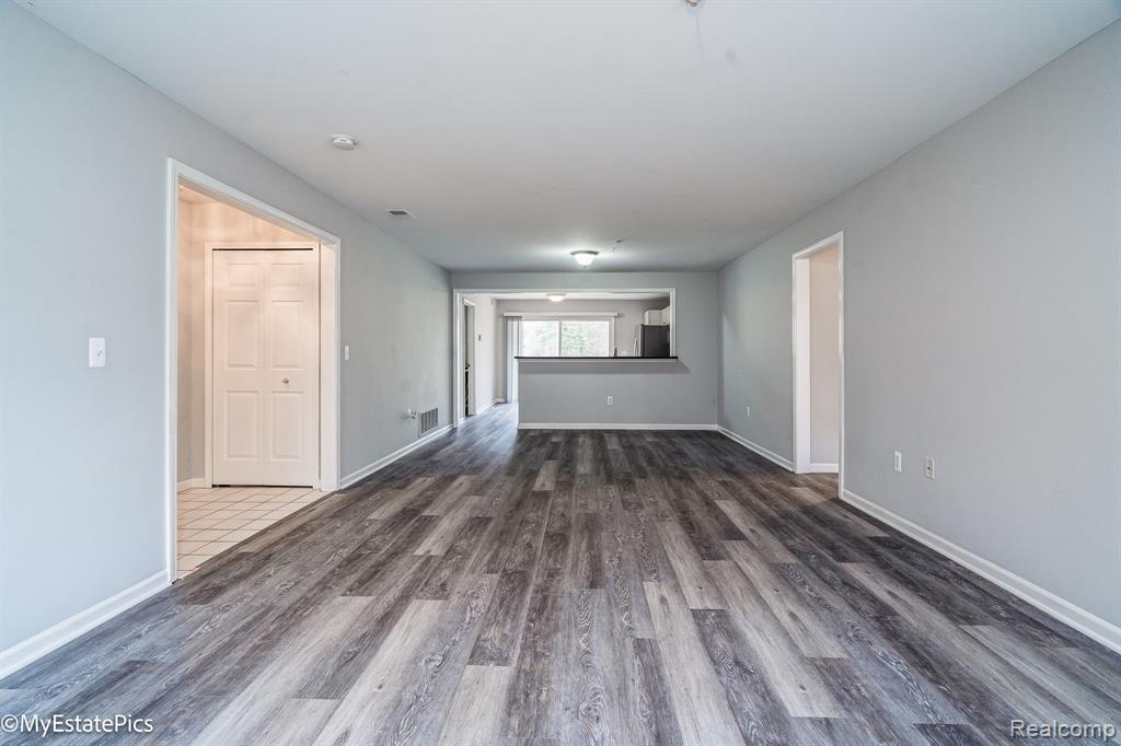 28231 CARLTON WAY Drive, Novi, MI 48377 — Photo 6