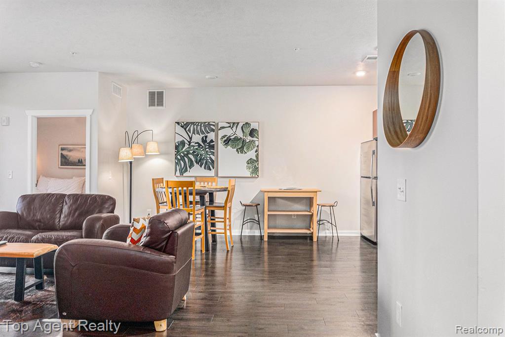 630 S GARFIELD Avenue, 202, Traverse City, MI 49686 — Photo 4