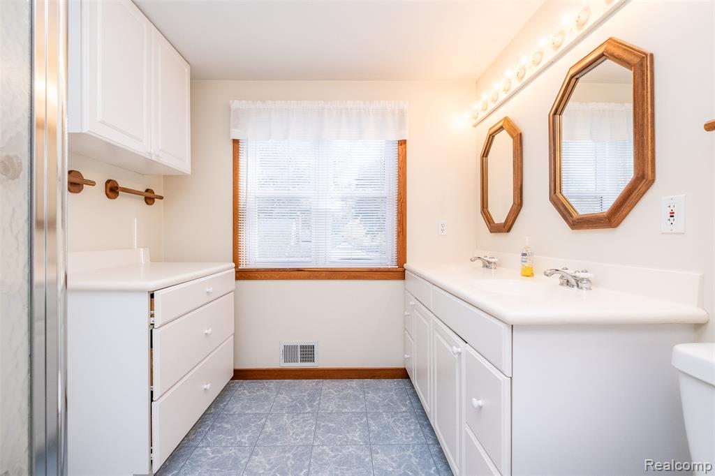 32210 Sheridan Drive, Beverly Hills, MI 48025 — Photo 16