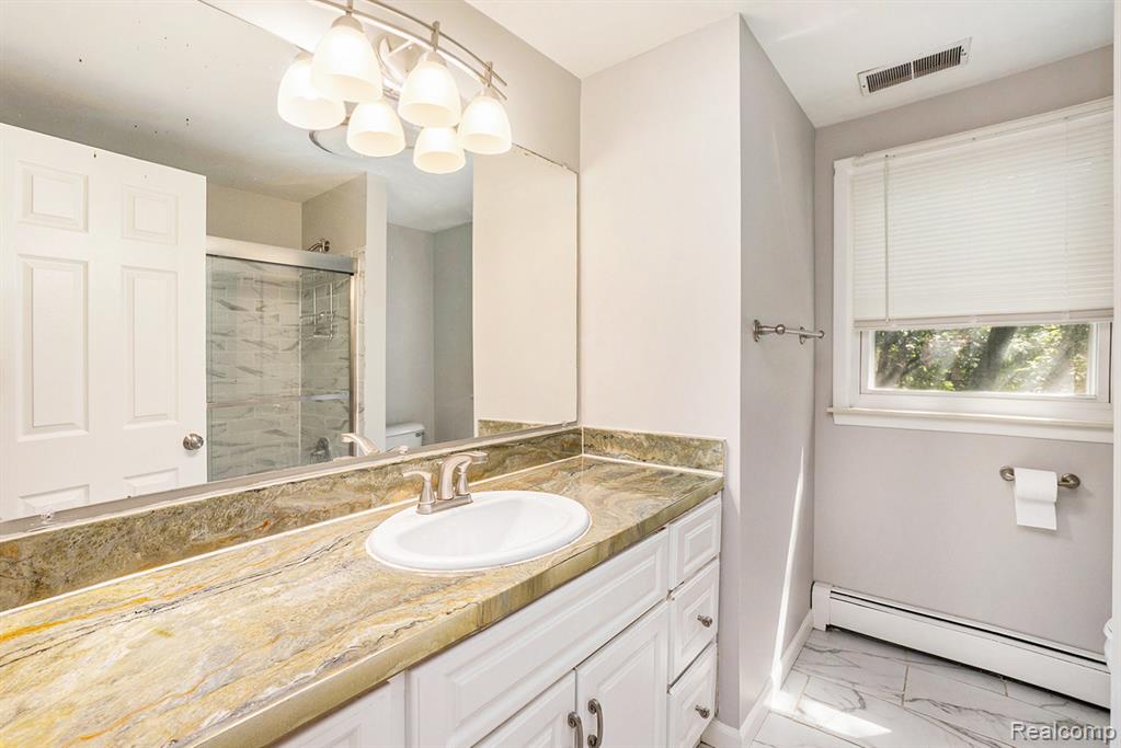 4516 Kevin Court, West Bloomfield, MI — Photo 30