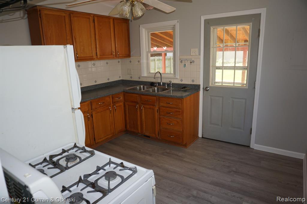 6670 MORTENVIEW Drive, Taylor, MI 48180 — Photo 13