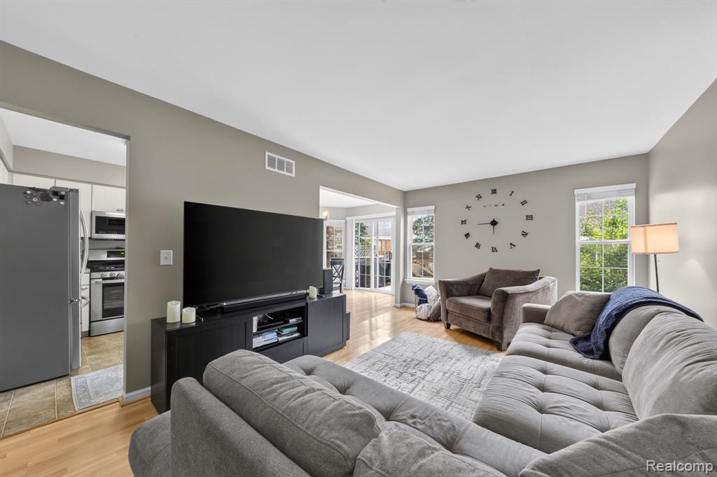 4554 Hunters Circle E, Canton, MI 48188 — Photo 5