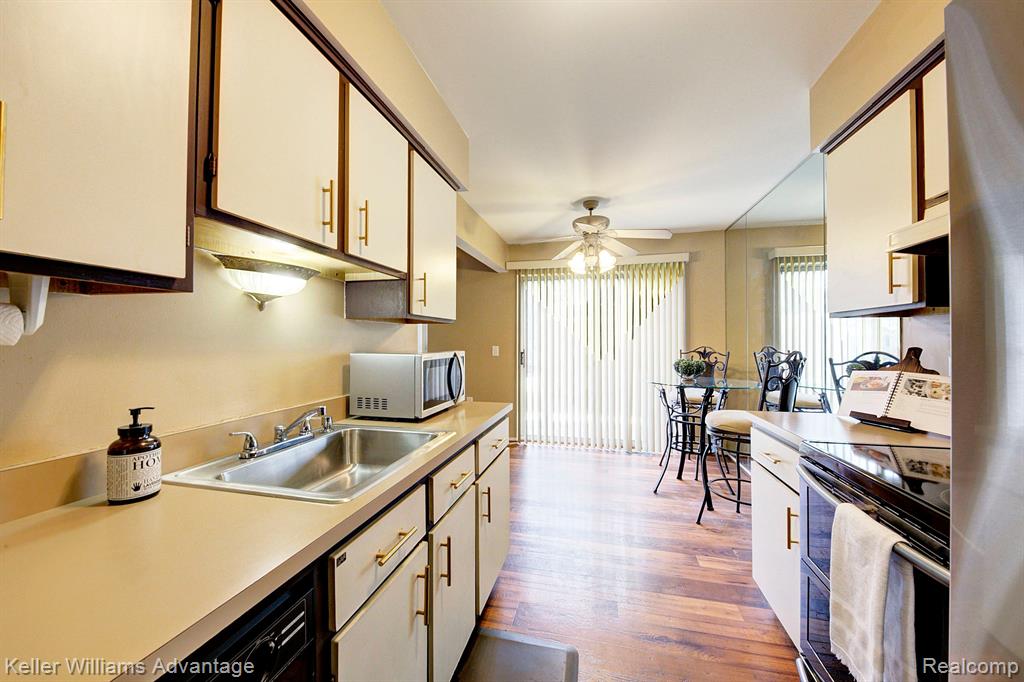 1612 WIMBLEDON Drive, Walled Lake, MI 48390 — Photo 10
