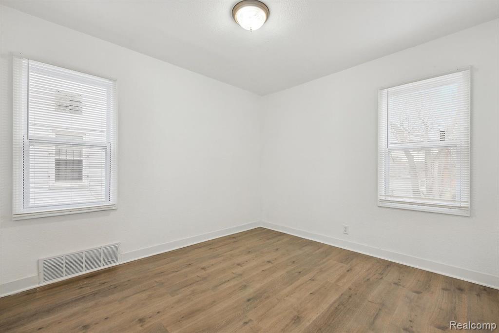 9579 ARTESIAN Street, Detroit, MI 48228 — Photo 17